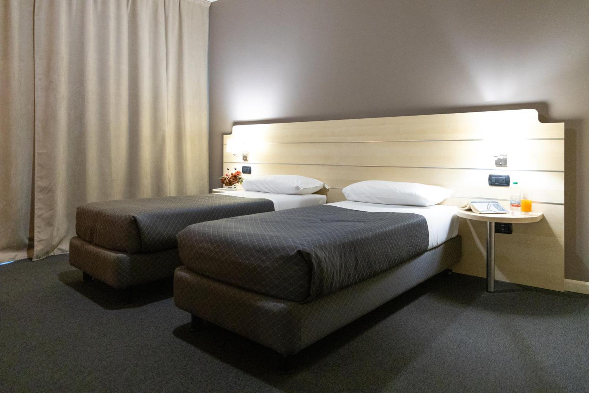 Hotel Giallo Ночето Екстер'єр фото